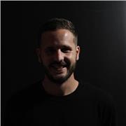 Profesor Titulado en Artes Plásticas y Diseño en Gráfica Publicitaria.